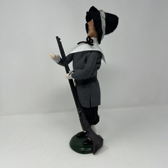 Byers Choice Caroler Pilgrim Man with Rifle Plimouth Plantation 2000 Signed - Picture 4 of 10